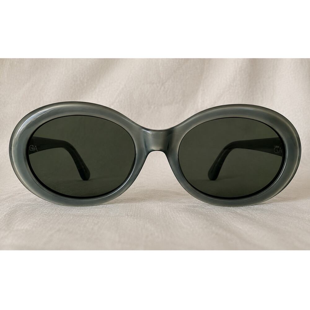 Vintage Giorgio Armani Oval Sunglasses Smoke Gray Italy GA Logo 54-20 140 Women